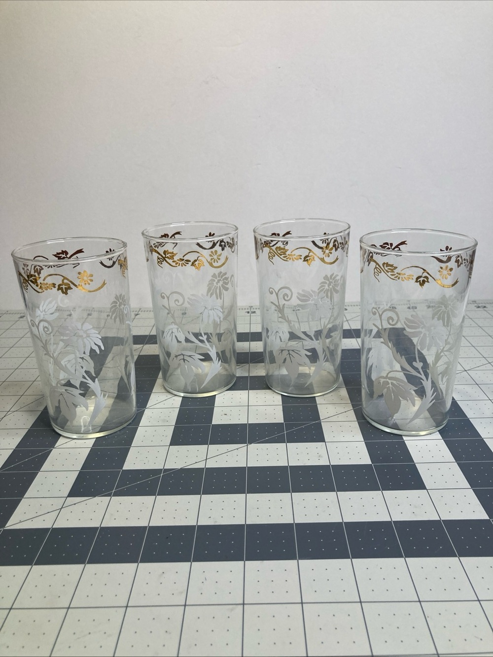 Vintage Hazel Atlas WHITE ASTER Gold Trim Glasses Cocktail High Ball set 4